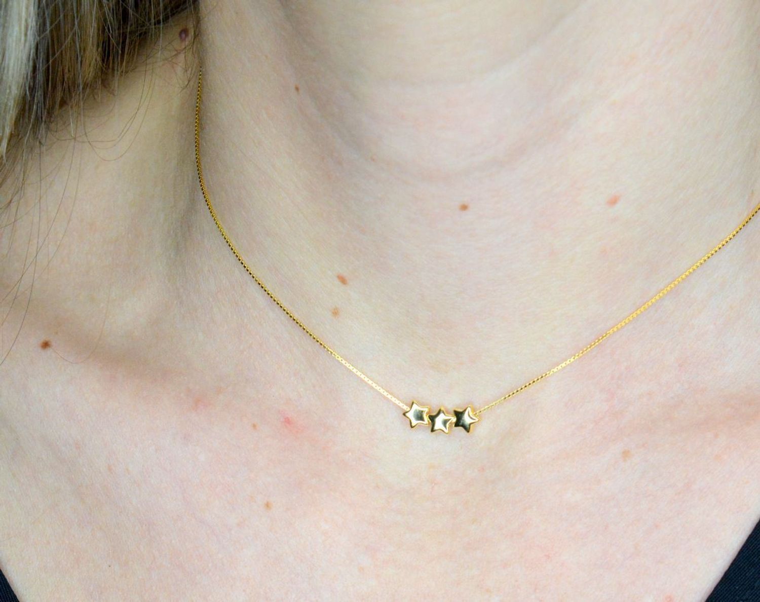 Naszyjnik damski srebrny pozłacany z trzema gwiazdkami Armonica Nomination 241305 009.png